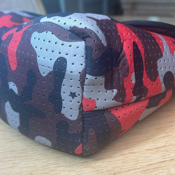 Pop Ups Neoprene Flap Crossbody Bag - Picture 4 of 11